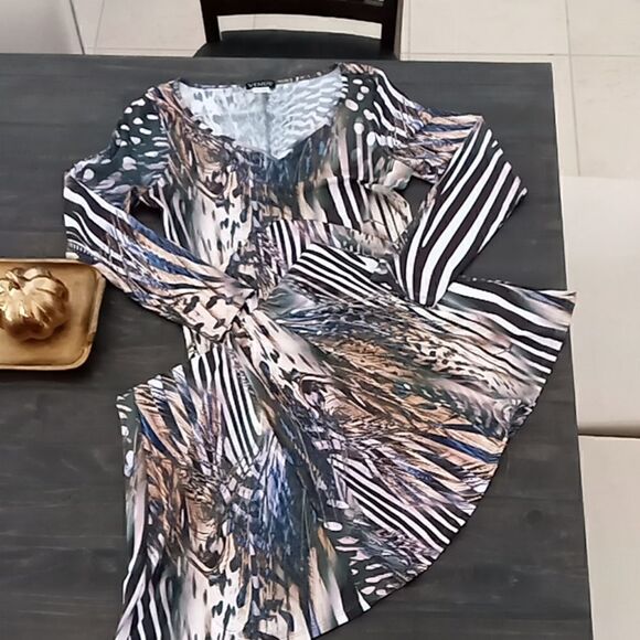 VENUS Dresses & Skirts - Venus maxi dress size medium good condition no tags never worn new